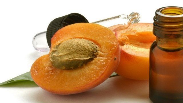 Масло абрикосовых косточек для лица, волос и ресниц
