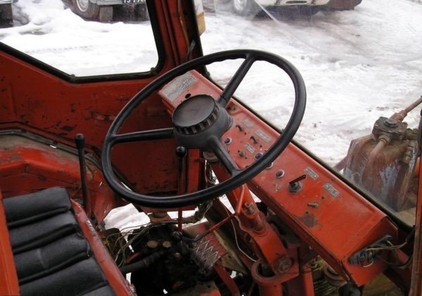 Харьковский завод тракторных самоходных шасси