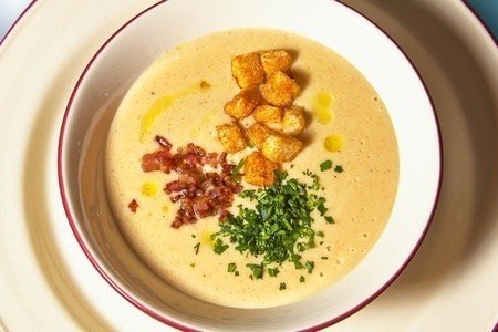 Гороховый крем суп с копченостями
