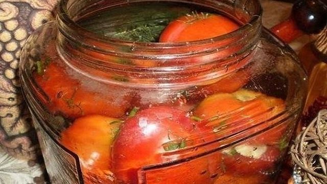 11 вкусных рецептов приготовления на зиму маринованных помидоров с чесноком внутри