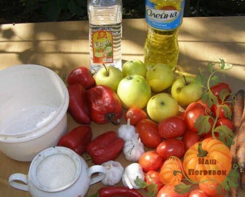 Кетчуп с яблоками и помидорами и луком