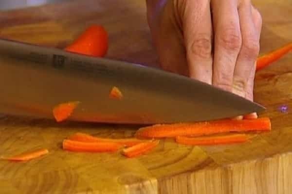 Нож для нарезки моркови соломкой