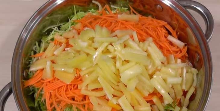 Маринованная капуста с луком и морковью быстрого приготовления