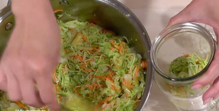 Салат с капустой и морковью с уксусом