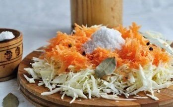 Капуста маринованная быстрого приготовления с морковью чесноком