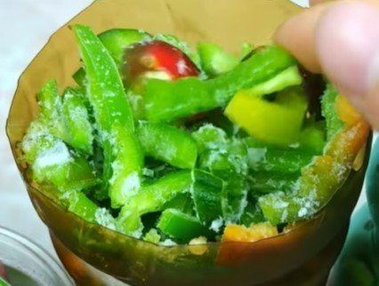 Можно ли на салат использовать замороженные перцы